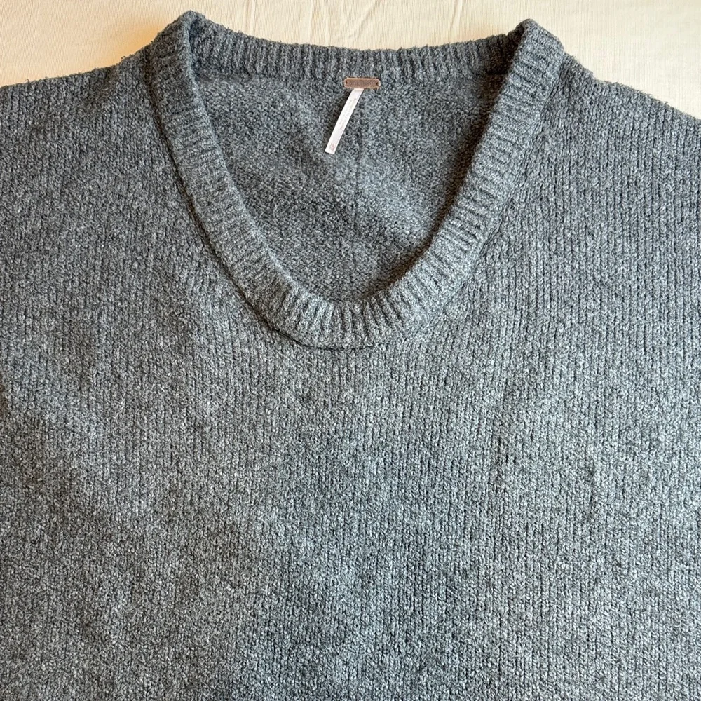 Free People Women's Dark Gray Charcoal V-Neck Sweater Size XL - Picture 5 of 11